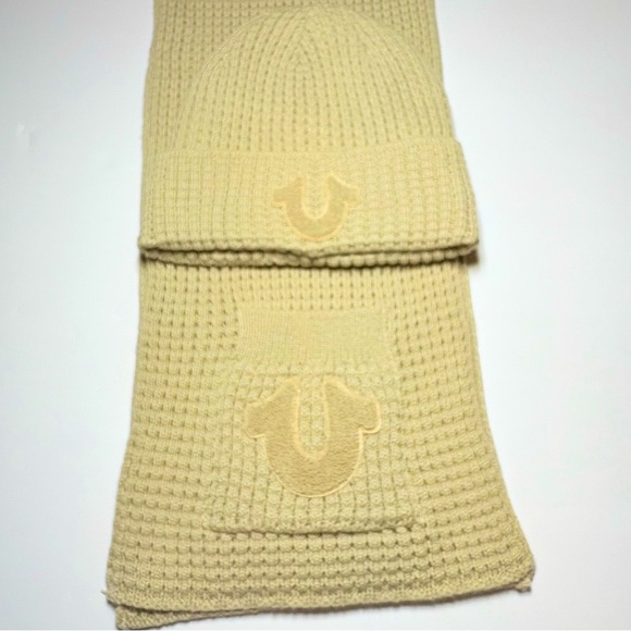 NWOT True Religion Tan Knit Beanie Hat and Scarf W/ Pockets Set OS Faux Sherpa - Picture 1 of 14